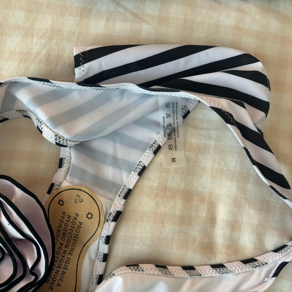 Rose striped two piece bikini - Picture 3 of 5